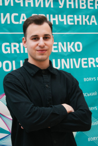 (2) Комар Дмитро Олександрович